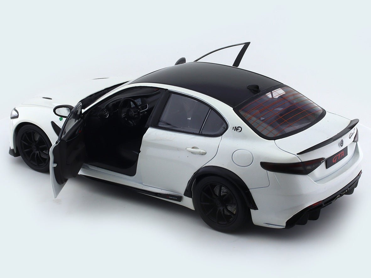 2022 Alfa-Romeo Giulia GTA white 1:18 Solido diecast Scale Model collectible