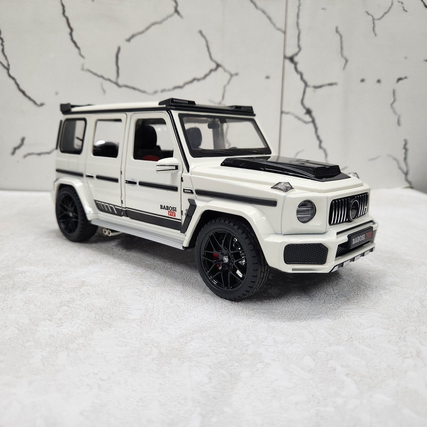G Wagon Brabus White Metal Diecast Car 1:18 (28x11 cm)