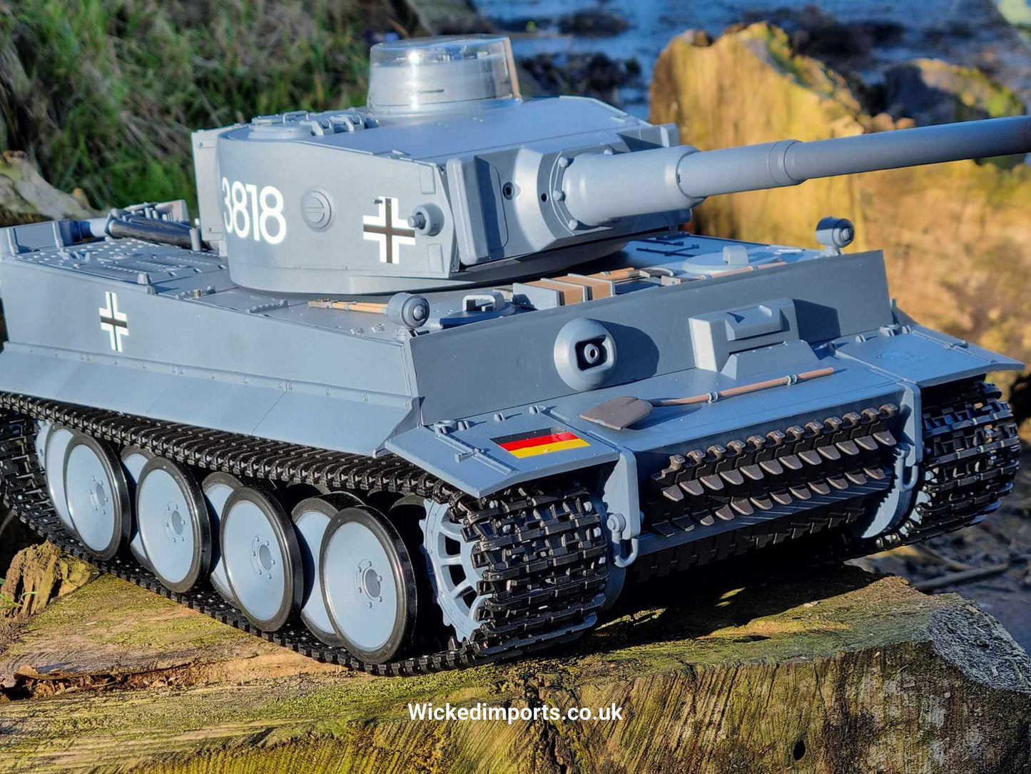 Tiger I V7 with Infrared Battle System (2.4Ghz + Shooter + Smoke + Sound)