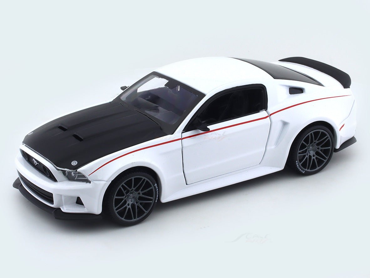 Ford Mustang Streetracer white 1:24 Maisto diecast alloy scale model car