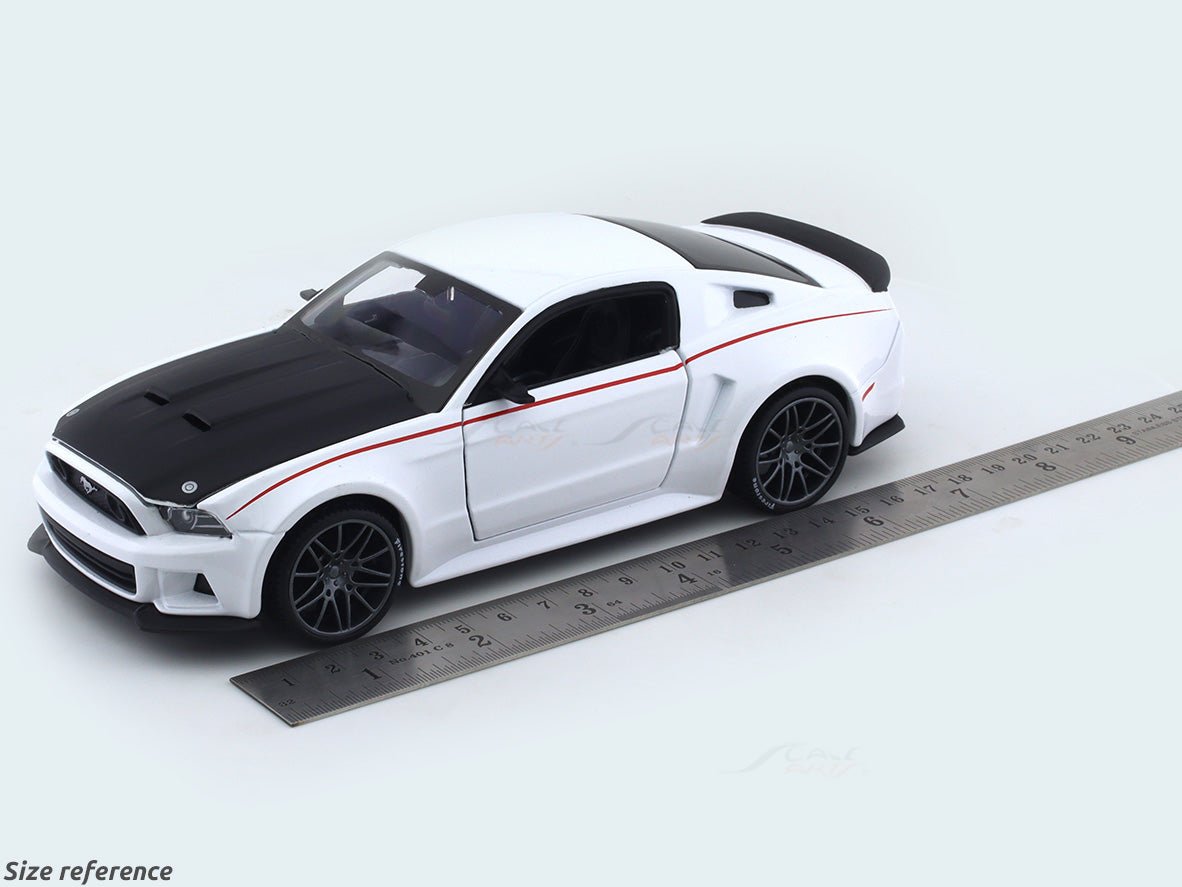 Ford Mustang Streetracer white 1:24 Maisto diecast alloy scale model car