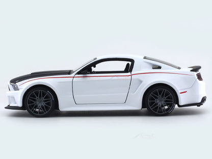 Ford Mustang Streetracer white 1:24 Maisto diecast alloy scale model car