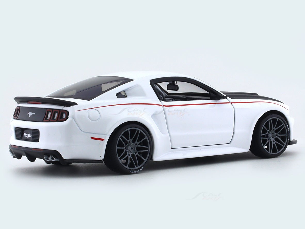 Ford Mustang Streetracer white 1:24 Maisto diecast alloy scale model car