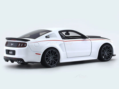 Ford Mustang Streetracer white 1:24 Maisto diecast alloy scale model car