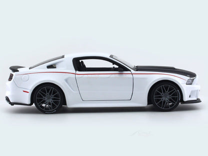 Ford Mustang Streetracer white 1:24 Maisto diecast alloy scale model car