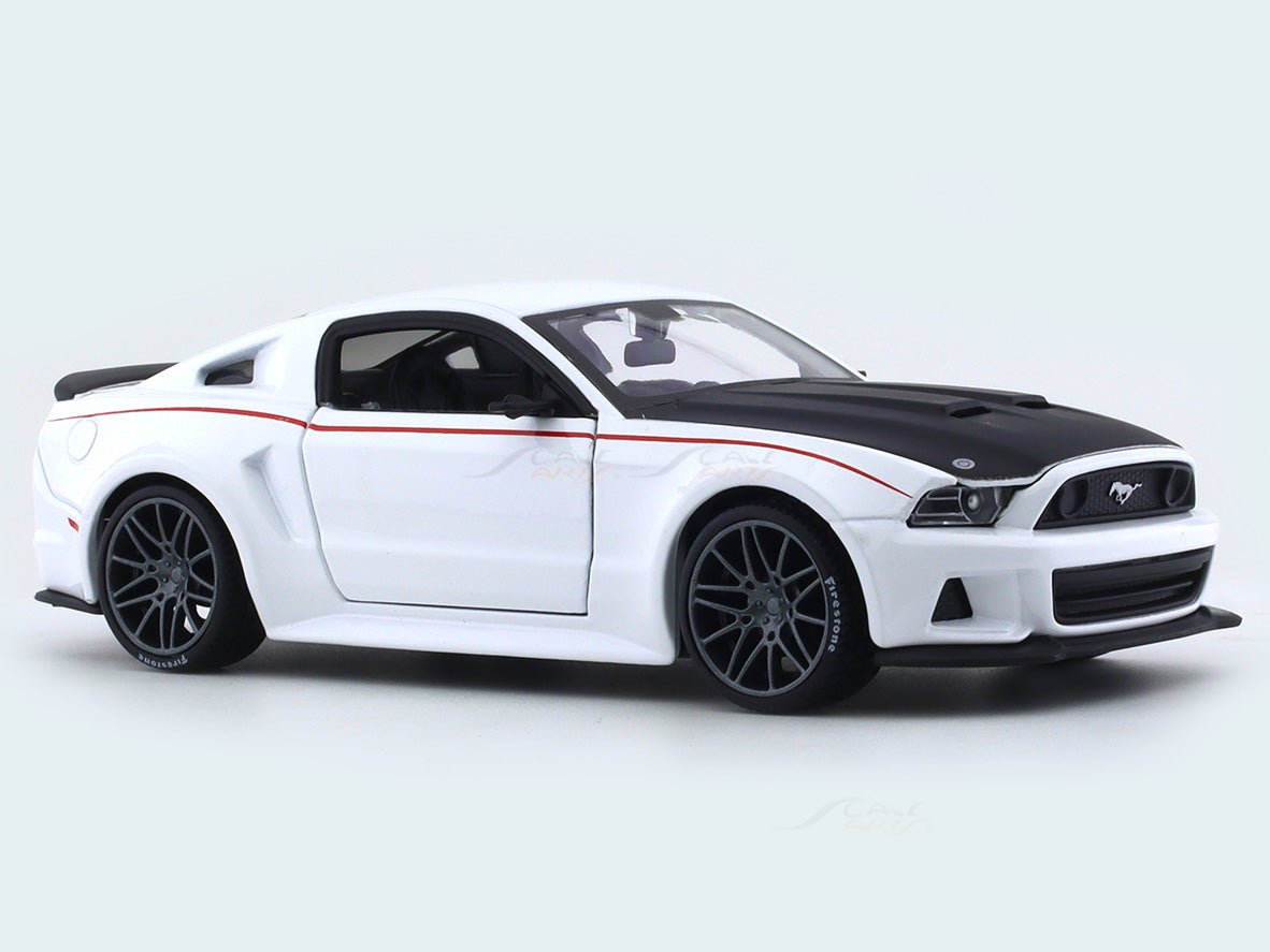 Ford Mustang Streetracer white 1:24 Maisto diecast alloy scale model car